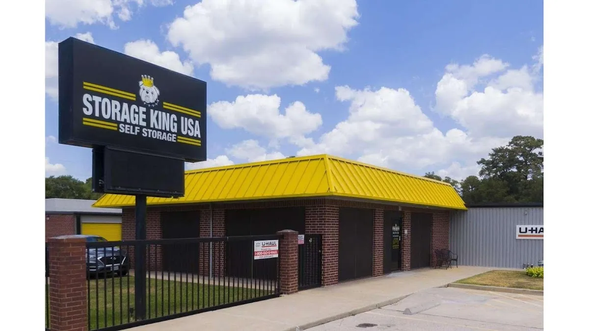 Storage King USA - Car storage facility in The Woodlands, TX